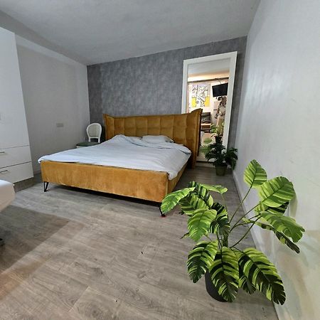 Emile Zola Villa Rishon LeZion Bagian luar foto